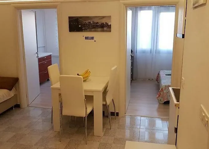 Apartman With Parking Space - 17663 Fiume